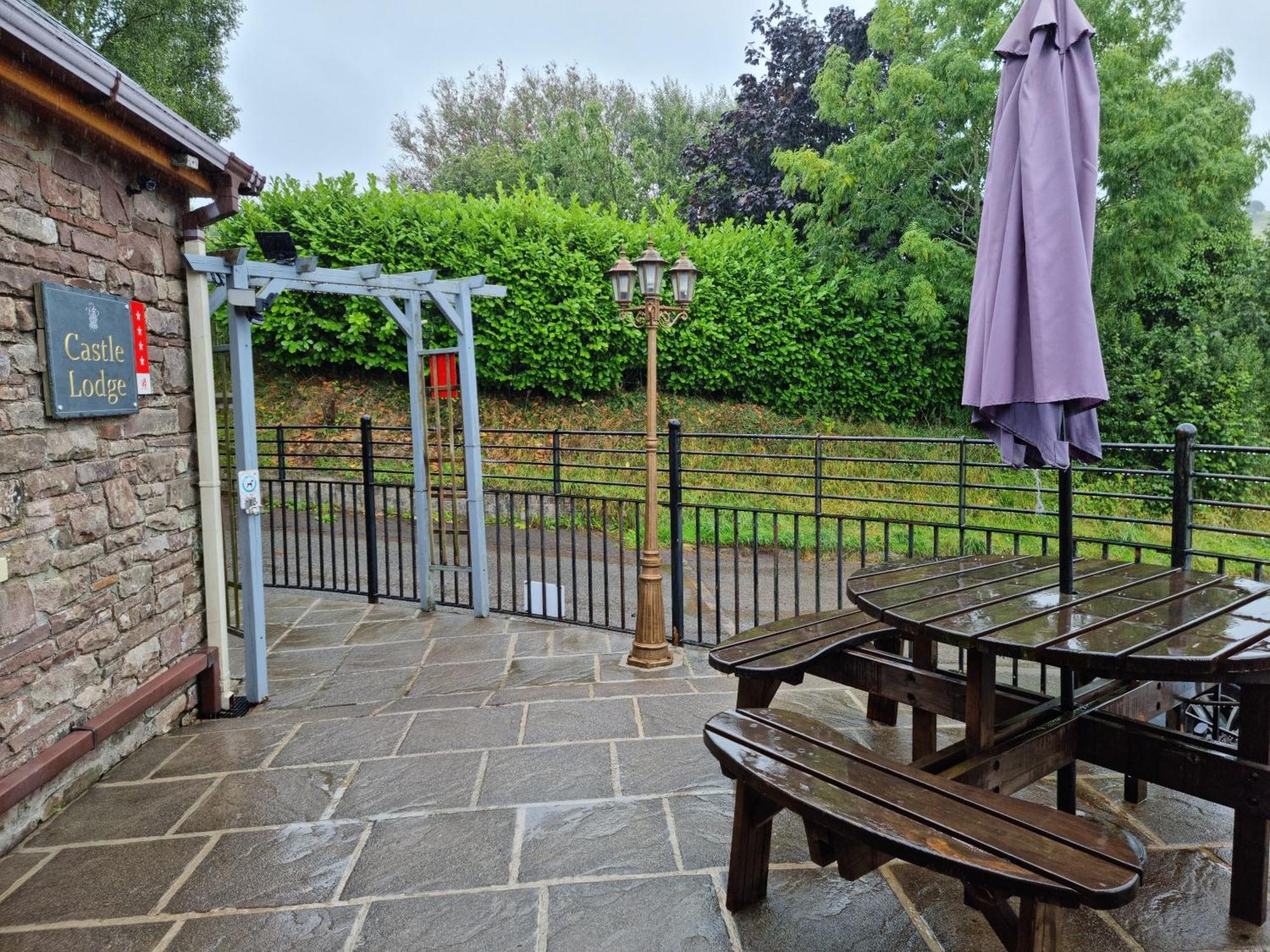 Castle Lodge - Brecon Beacons Accommodation Sennybridge Экстерьер фото
